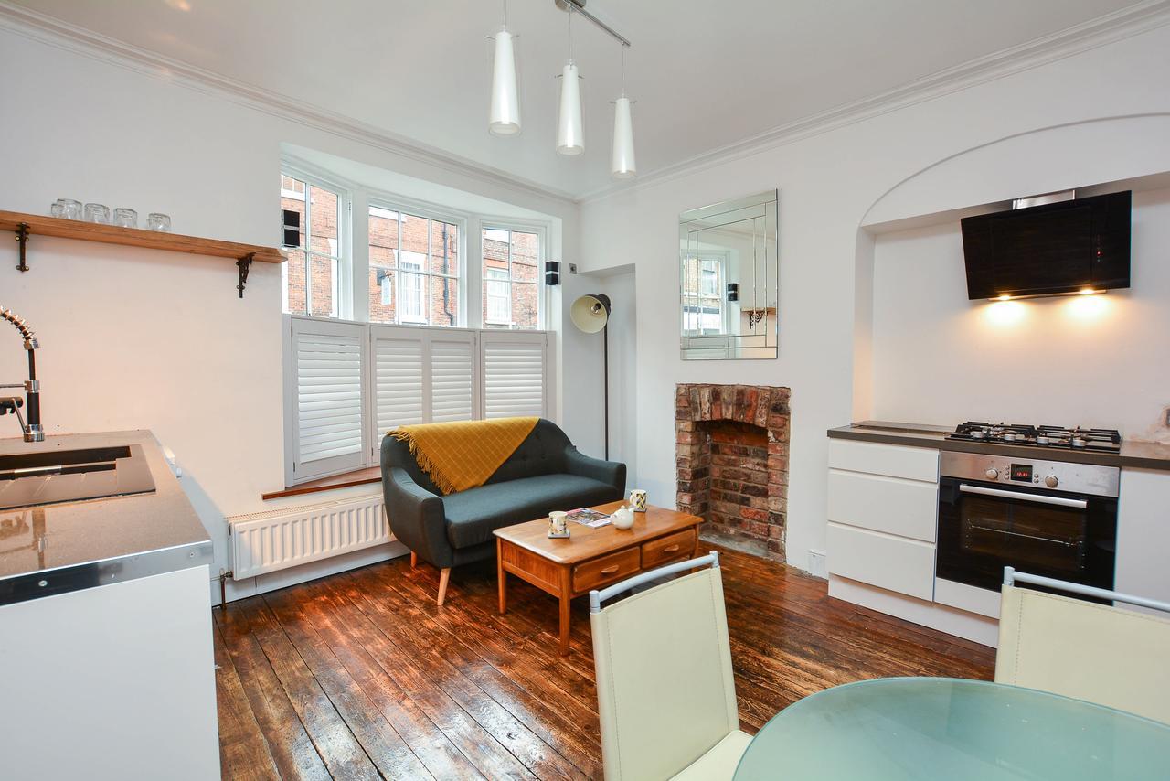 The Location- 1 Free Private Parking Space - 60 Second Walk 2 Minster! York Kültér fotó